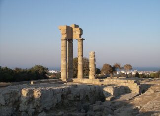 9 Lugares Turísticos de Rodas