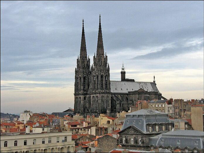 9 Lugares Turísticos de Clermont-Ferrand