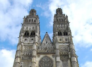 9 Lugares Turísticos de Tours