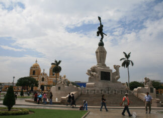 8 Cosas Gratis que Hacer en Trujillo Plaza de Armas Trujillo