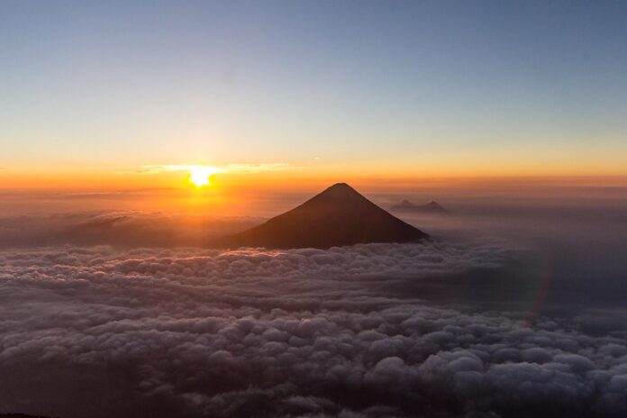 Explorando los Mejores 9 Atractivos Naturales de Guatemala Volcán de Acatenango