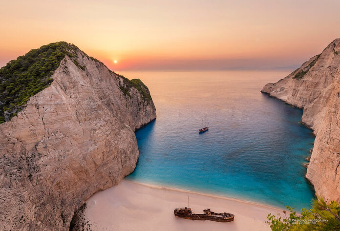 Las 10 Mejores Playas de Grecia: Un Viaje Inolvidable Playa Navagio