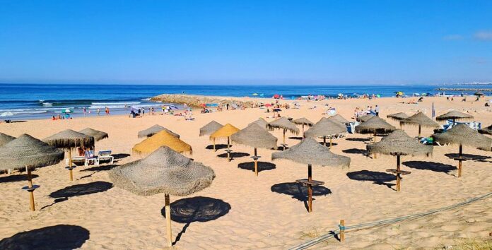 Las 6 Mejores Playas Cerca de Lisboa Praia da Costa da Caparica
