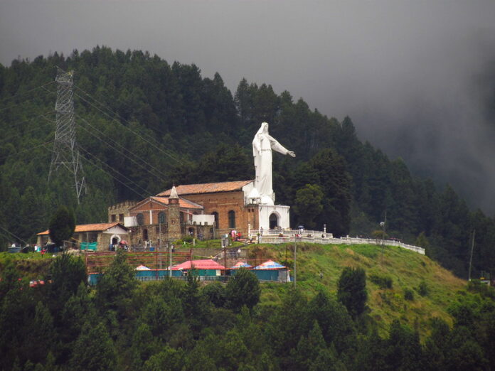 8 Mejores Atractivos Turísticos de Bogotá, Colombia Cerro Monserrate