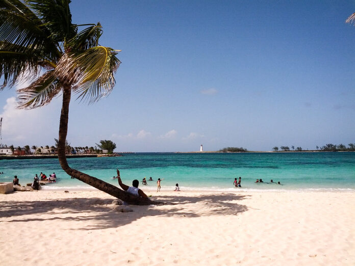 8 Mejores Playas de Bahamas Junkanoo Beach