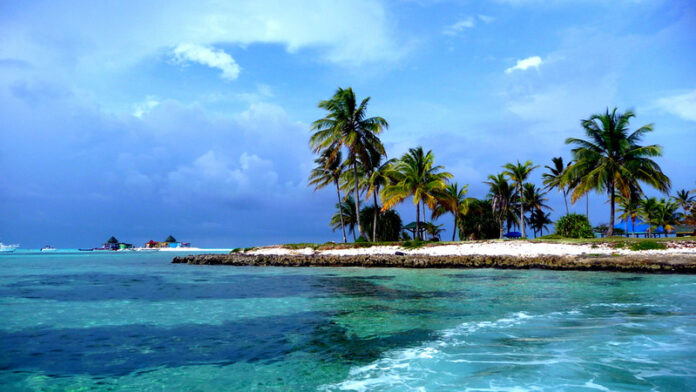 Cosas que hacer en la Isla de San Andrés: Descubre el Paraíso Tropical Bucear en el Mar de Siete Colores