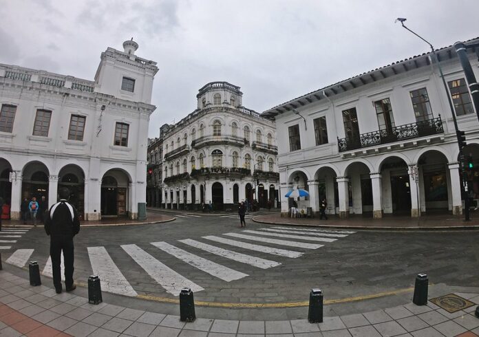 10 Mejores Cosas que Hacer en Cuenca, Ecuador Caminar por el Centro Histórico de Cuenca, Ecuador