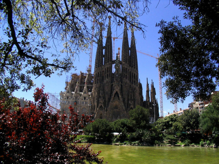 10 Cosas Qué Ver y Hacer en Barcelona La Sagrada Familia
