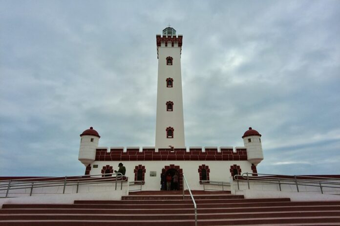 Cosas que Ver y Hacer en La Serena Faro Monumental, La Serena