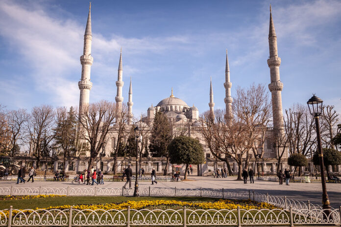12 Mejores Atractivos Turísticos de Estambul Mezquita Azul (Sultanahmet Camii)