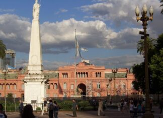 Lo Mejor que Ver y Hacer en Buenos Aires Plaza de Mayo y Casa Rosada