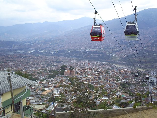 Mejores Cosas que Ver y Hacer en Medellín Recorrer la Ciudad en Metrocable
