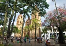 11 Mejores Atractivos Turísticos de Santa Cruz de la Sierra Plaza 24 de septiembre y Catedral de San Lorenzo