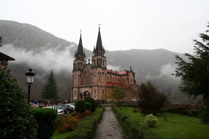 7 Mejores Atractivos Turísticos de Covadonga Basílica de Santa María la Real de Covadonga