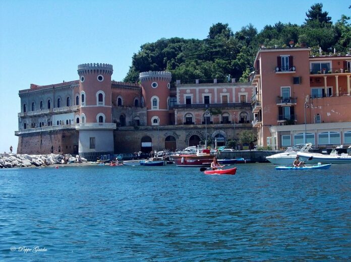 5 Mejores Playas de Nápoles: Descubre el Paraíso en la Costa Italiana Posillipo