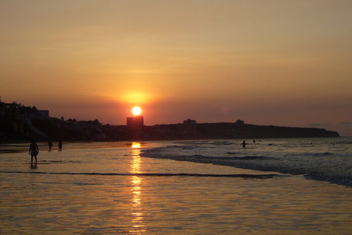 Cosas qué Ver y Hacer en Manta Playa El Murciélago