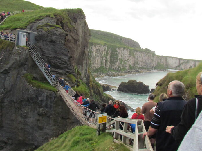 8 Mejores Atractivos Turísticos de Irlanda del Norte Carrick-a-Rede