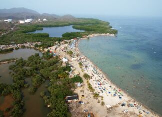 6 Mejores Playas del Estado Miranda Imagen: Hector Hernandez; https://www.flickr.com/photos/dsluser/