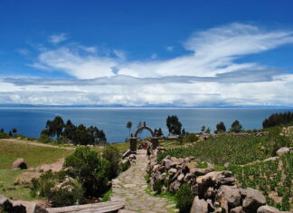 6 Mejores Rutas de Trekking en Puno Sendero Trekking en Isla Taquile